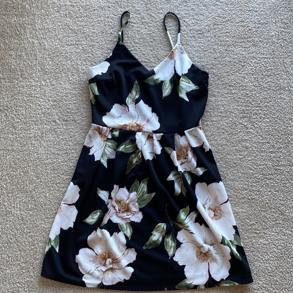 Monteau Dresses & Skirts - NWOT Monteau Dress